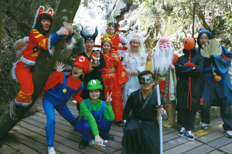 一人搭出四个500人群聊,她真的很会